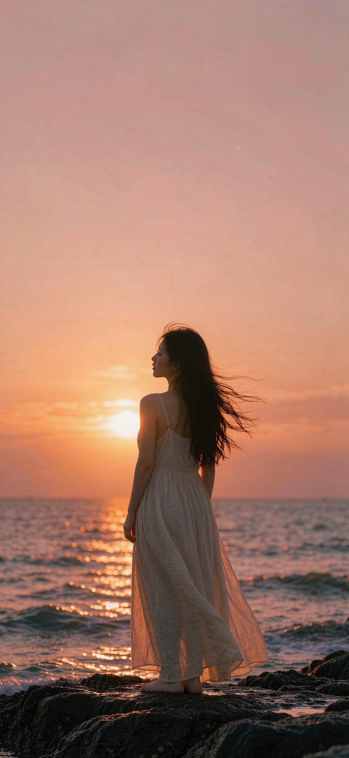 海边日落 · 逆光剪影 · 1179×2556 美女帅哥壁纸