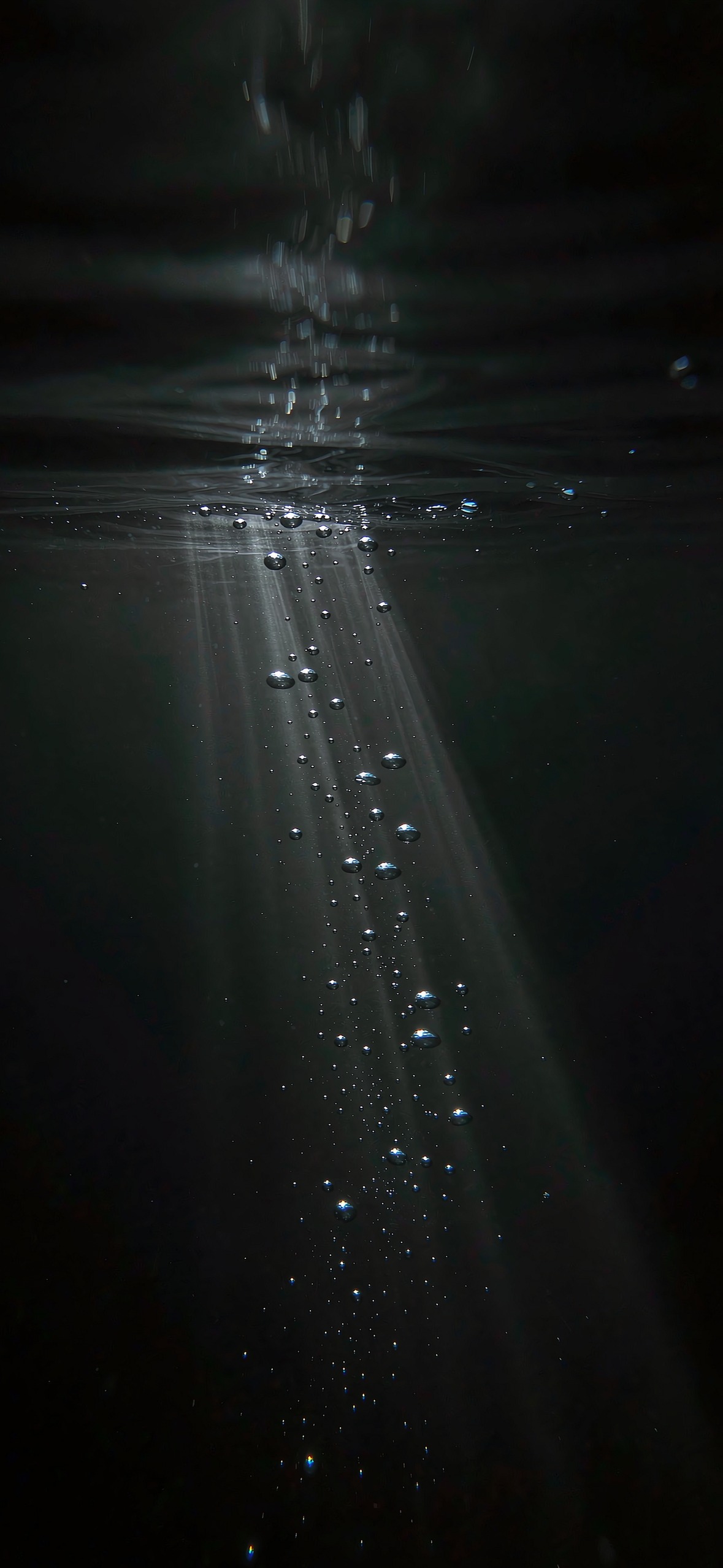 深水光束 · 1179×2556 暗黑壁纸