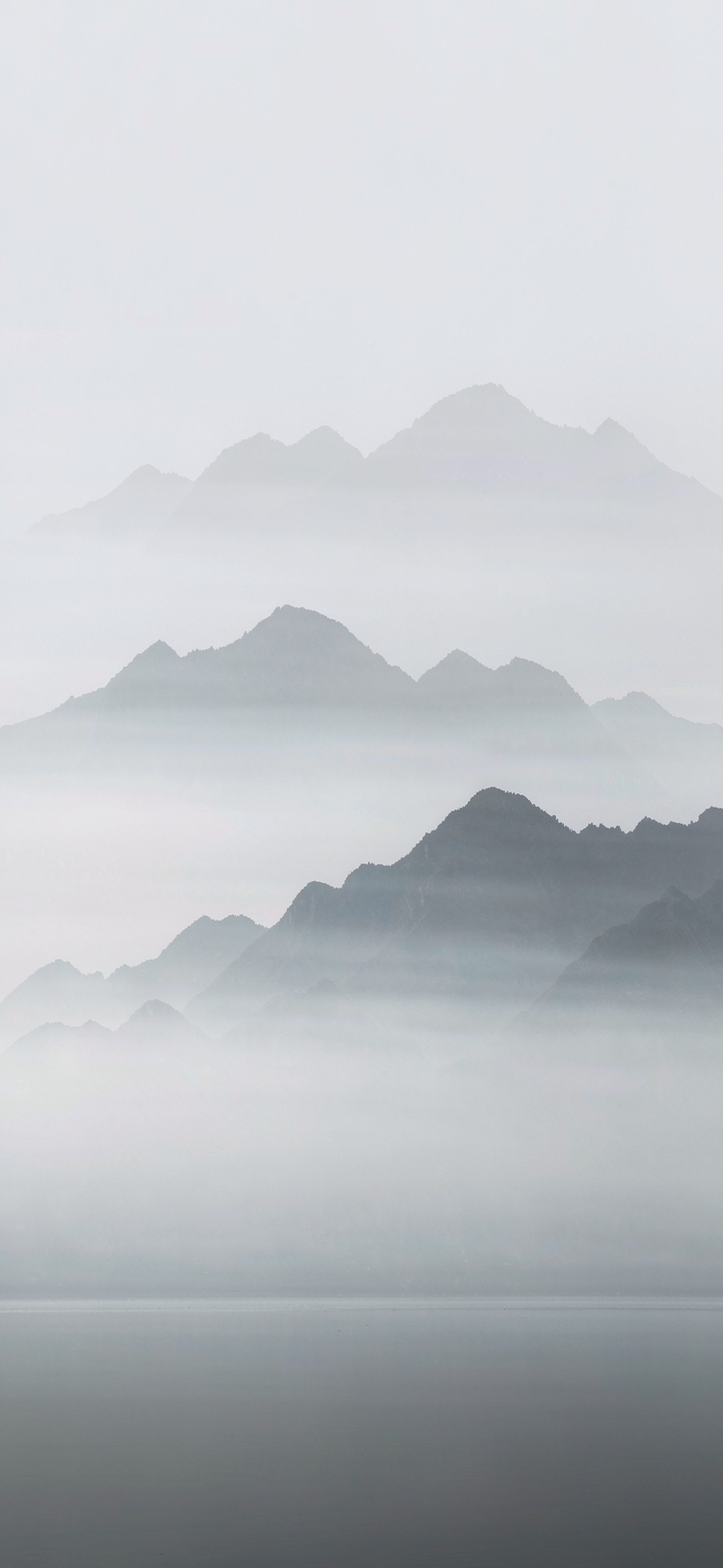 雾隐山峦 · 1179×2556 手机壁纸
